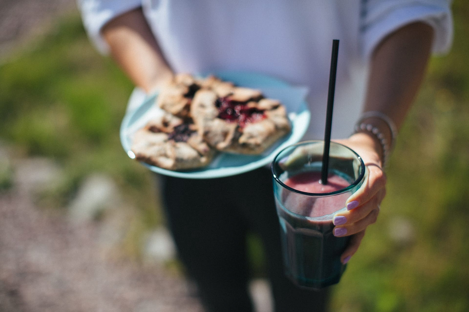 В наших галетах и смузи — полные пригоршни лесных ягод и лета