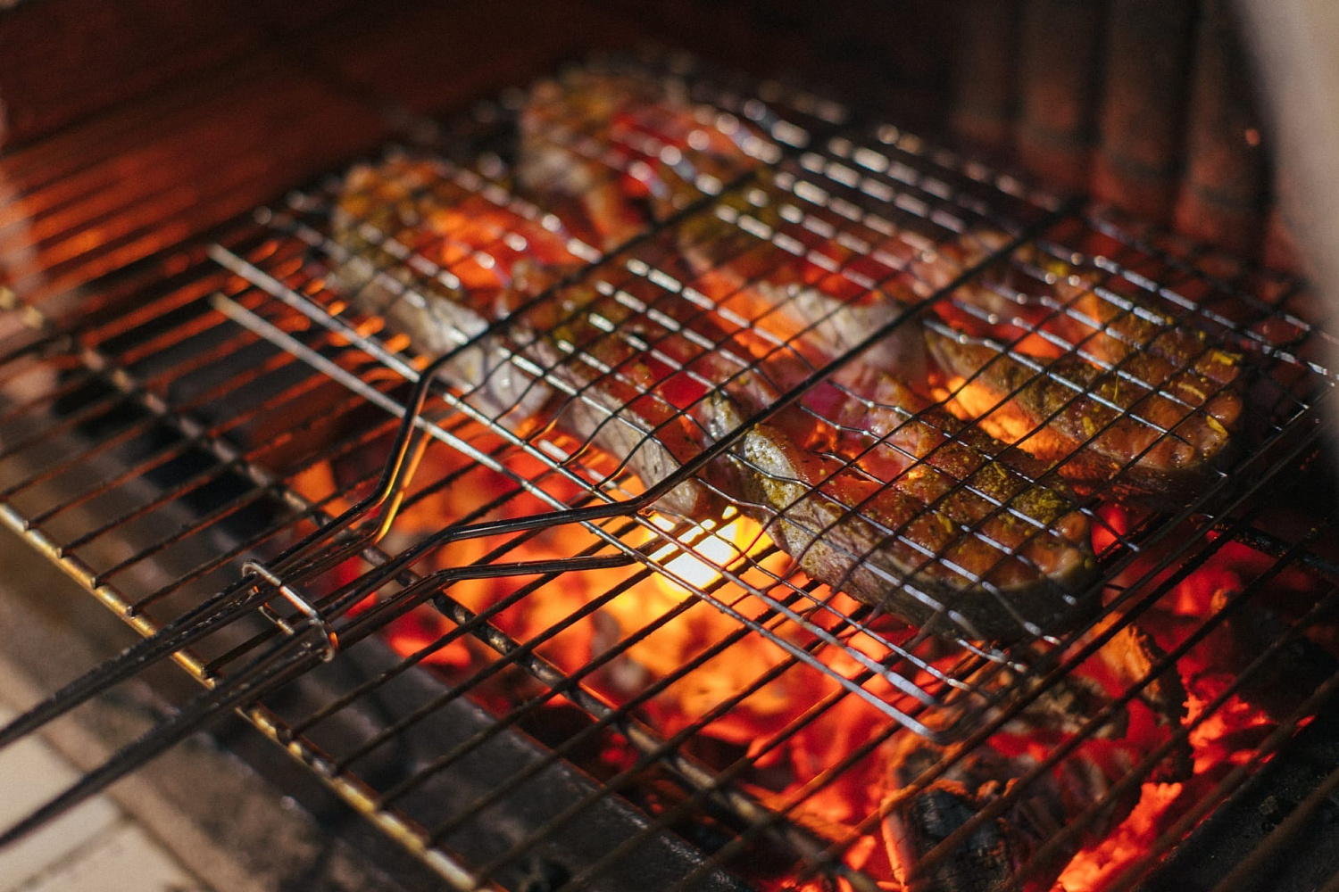 «Что приготовить из свежей форели». Стейки на гриле дома