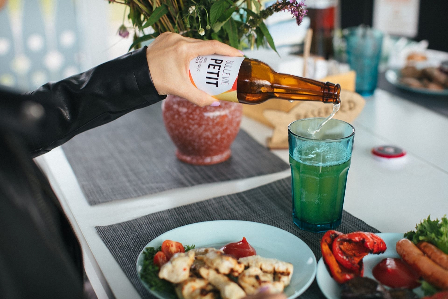 Почему в нашем кафе нет алкоголя