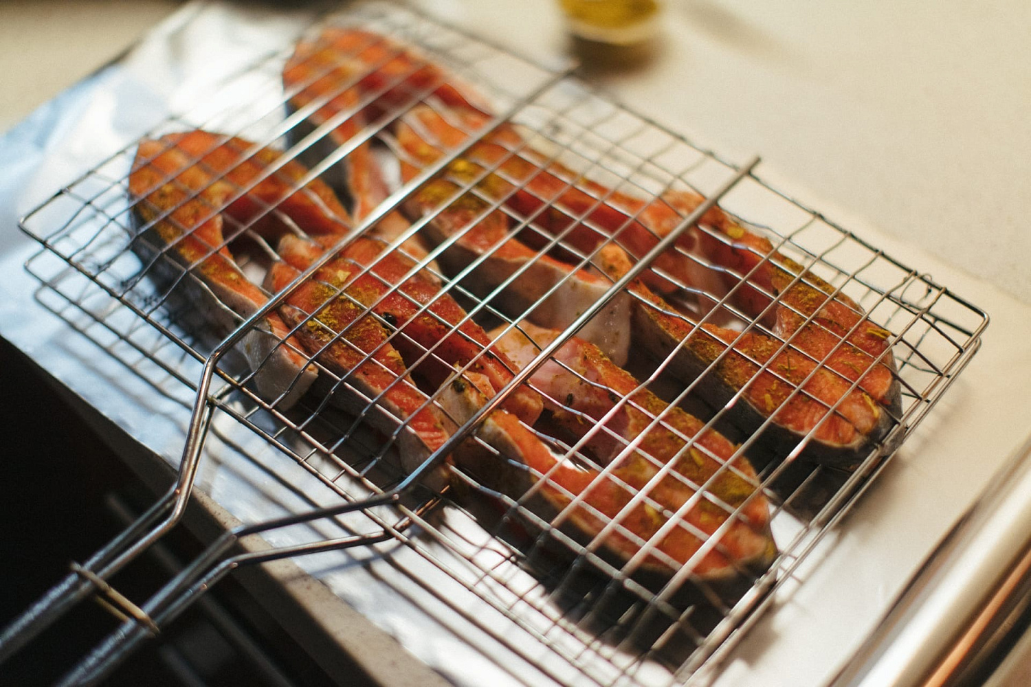 «Что приготовить из свежей форели». Стейки на гриле дома