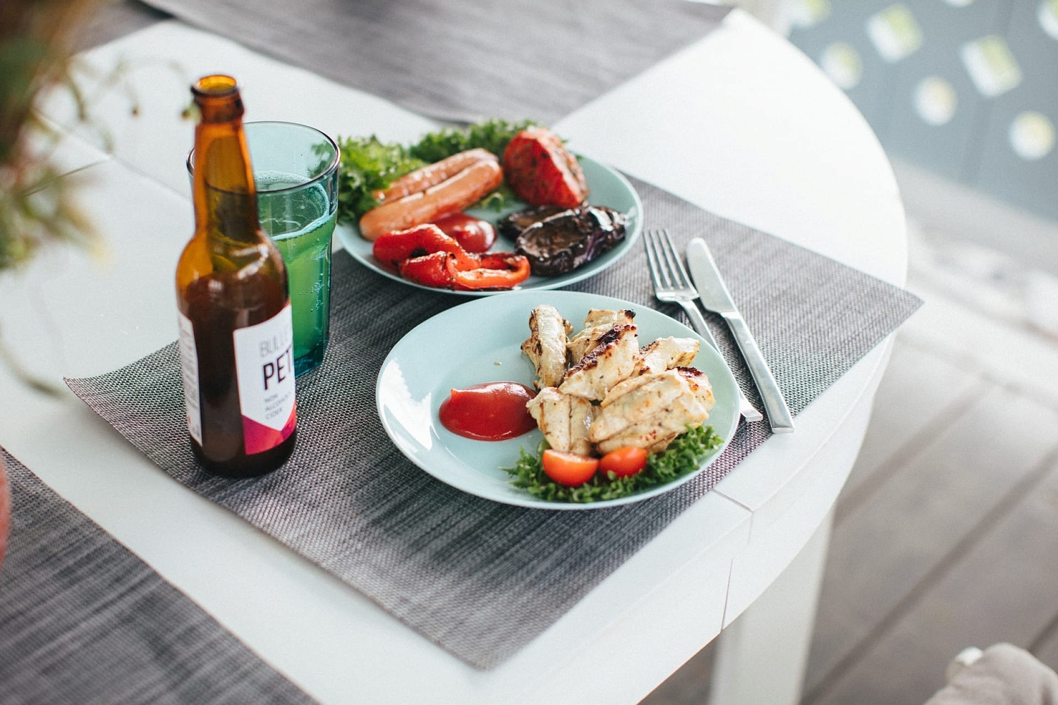 Почему в нашем кафе нет алкоголя