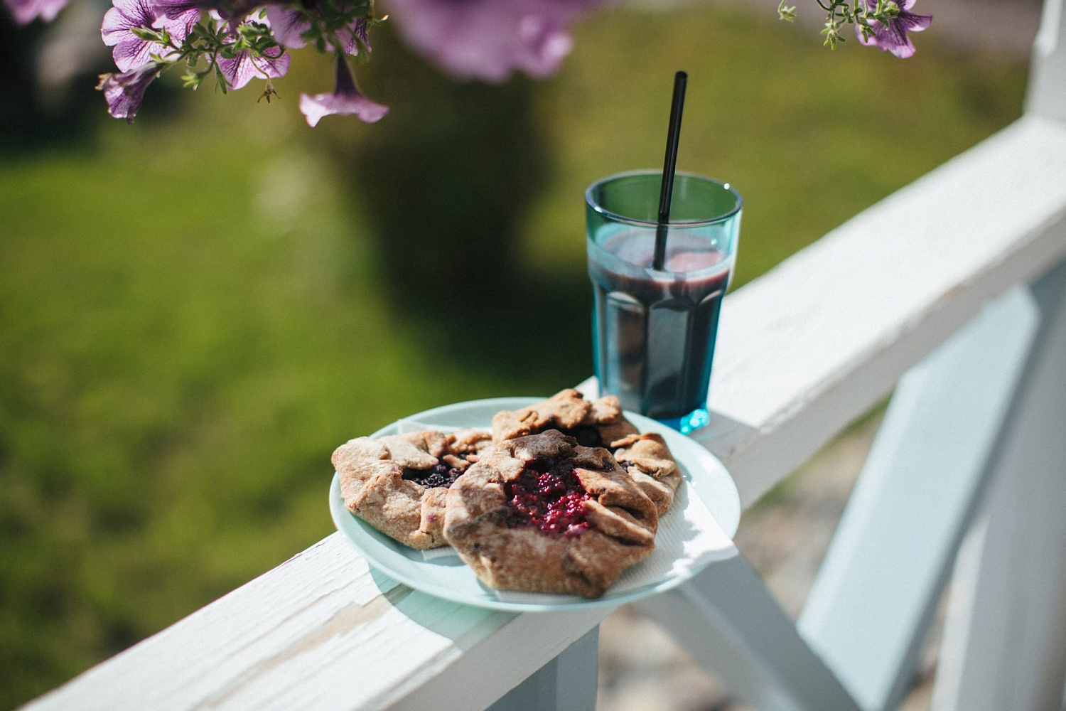 В наших галетах и смузи — полные пригоршни лесных ягод и лета