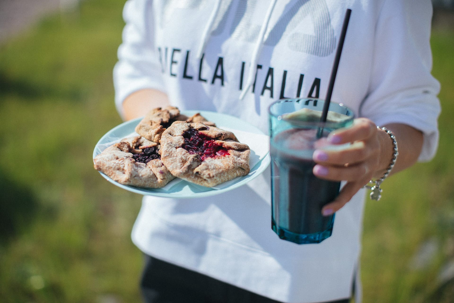 В наших галетах и смузи — полные пригоршни лесных ягод и лета