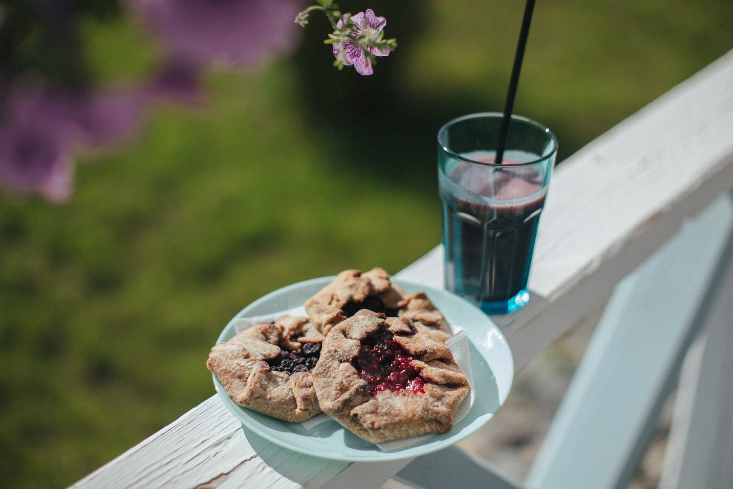 В наших галетах и смузи — полные пригоршни лесных ягод и лета